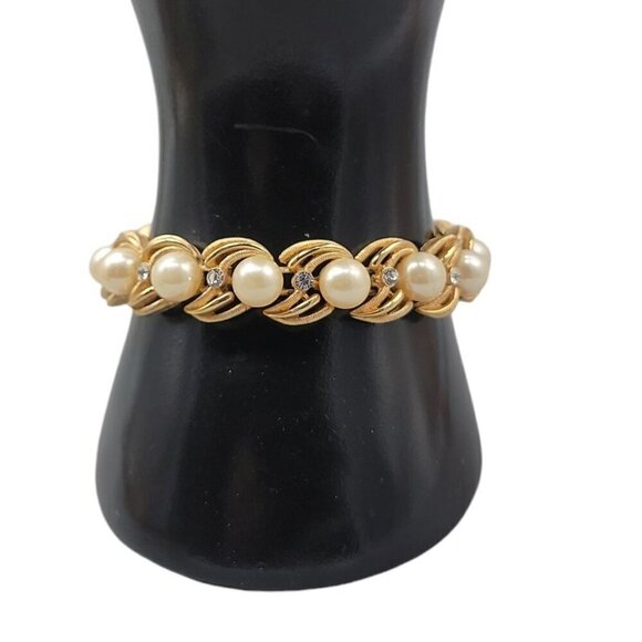 Crown Trifari Faux Pearl Swirl Bracelet 6.5" Gold Tone Setting Rhinestone Accent - Picture 6 of 14